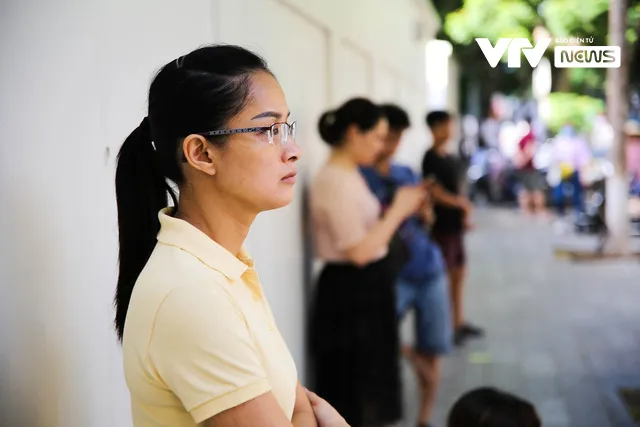 Thi vào lớp 10 công lập tại Hà Nội: Thí sinh vui mừng vì trúng tủ môn Ngữ văn - Ảnh 7. Thi vào lớp 10 công lập tại Hà Nội: Thí sinh vui mừng vì trúng tủ môn Ngữ văn - Ảnh 7.