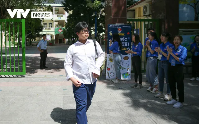 Thi vào lớp 10 công lập tại Hà Nội: Thí sinh vui mừng vì trúng tủ môn Ngữ văn - Ảnh 4. Thi vào lớp 10 công lập tại Hà Nội: Thí sinh vui mừng vì trúng tủ môn Ngữ văn - Ảnh 4.