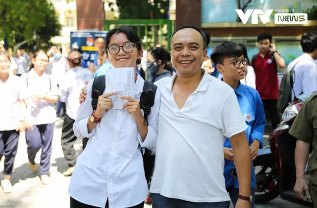 Thi vào lớp 10 công lập tại Hà Nội: Thí sinh vui mừng vì trúng tủ môn Ngữ văn - Ảnh 14. Thi vào lớp 10 công lập tại Hà Nội: Thí sinh vui mừng vì trúng tủ môn Ngữ văn - Ảnh 14.