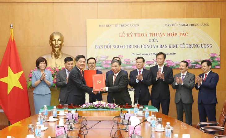 Ban Kinh tế Trung ương - Ban Đối ngoại Trung ương ký thỏa thuận hợp tác - Ảnh 1. Ban Kinh tế Trung ương - Ban Đối ngoại Trung ương ký thỏa thuận hợp tác - Ảnh 1.