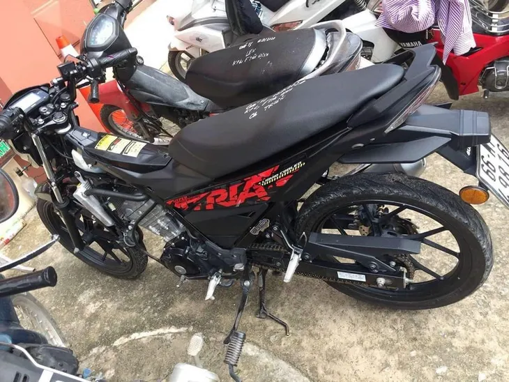 Hàng chục trinh sát truy tìm và bắt nhóm đánh người, cướp xe tại Bình Dương - Ảnh 1. Hàng chục trinh sát truy tìm và bắt nhóm đánh người, cướp xe tại Bình Dương - Ảnh 1.
