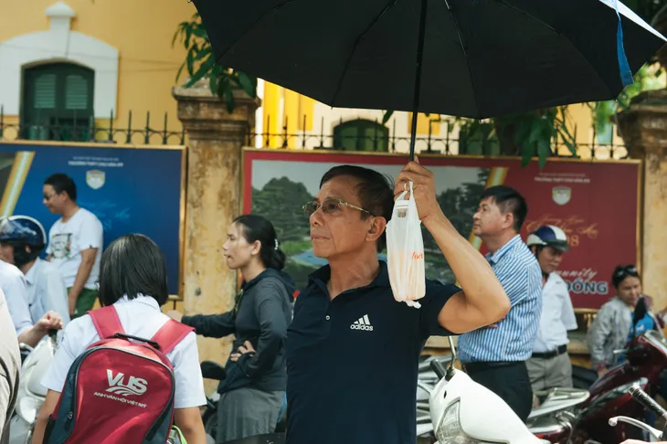 Thi Toán vào lớp 10 năm 2020 tại Hà Nội: Đề dễ, nhiều thí sinh tự tin giành điểm giỏi - Ảnh 8. Thi Toán vào lớp 10 năm 2020 tại Hà Nội: Đề dễ, nhiều thí sinh tự tin giành điểm giỏi - Ảnh 8.