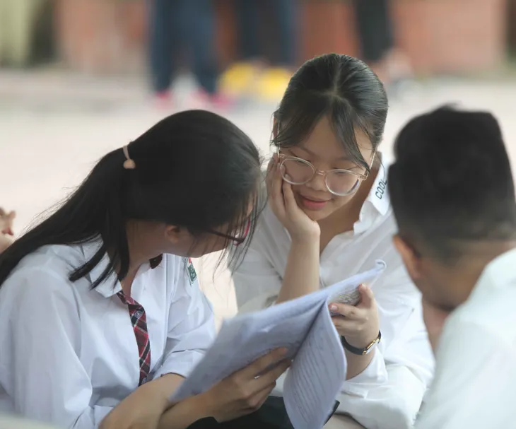CHÍNH THỨC: Hà Nội công bố đáp án thi vào lớp 10 năm 2020 - Ảnh 1. CHÍNH THỨC: Hà Nội công bố đáp án thi vào lớp 10 năm 2020 - Ảnh 1.