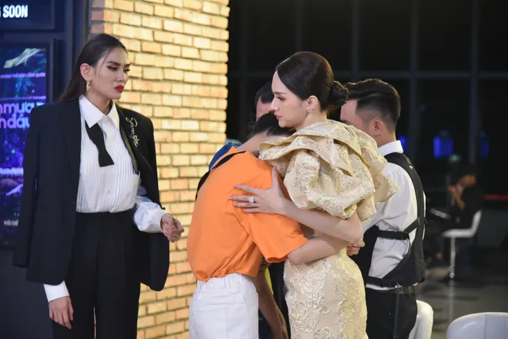 Nhà thiết kế tương lai nhí: Võ Hoàng Yến đã về phe Hương Giang - Ảnh 1. Nhà thiết kế tương lai nhí: Võ Hoàng Yến đã về phe Hương Giang - Ảnh 1.