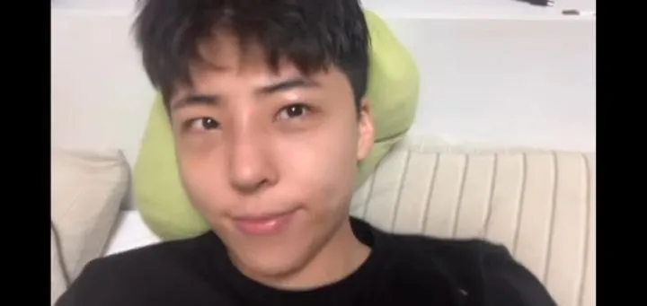 Nam sinh Hàn Quốc phẫu thuật thẩm mỹ để giống Park Bo Gum - Ảnh 2. Nam sinh Hàn Quốc phẫu thuật thẩm mỹ để giống Park Bo Gum - Ảnh 2.