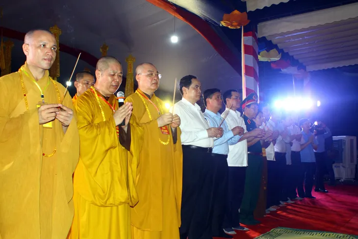 Đại lễ cầu siêu tại Nghĩa trang liệt sĩ Quốc tế Việt – Lào - Ảnh 1. Đại lễ cầu siêu tại Nghĩa trang liệt sĩ Quốc tế Việt – Lào - Ảnh 1.