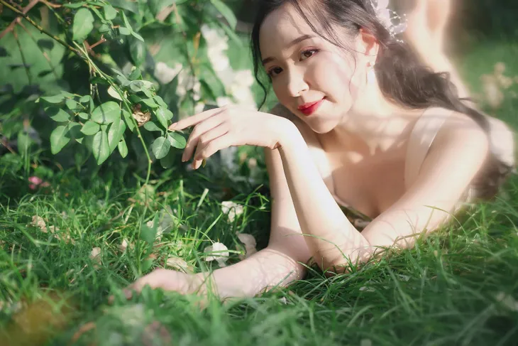 Bẵng một thời gian, Lan Những cô gái trong thành phố bỗng hóa nàng thơ trong bộ ảnh mới - Ảnh 2. Bẵng một thời gian, Lan Những cô gái trong thành phố bỗng hóa nàng thơ trong bộ ảnh mới - Ảnh 2.