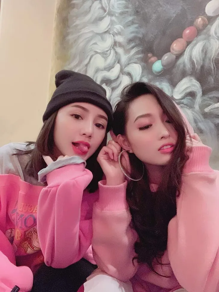 Là tình địch trên phim, nhưng ngoài đời Hoàng Mai Anh - Quỳnh Kool cực kỳ thân thiết - Ảnh 1. Là tình địch trên phim, nhưng ngoài đời Hoàng Mai Anh - Quỳnh Kool cực kỳ thân thiết - Ảnh 1.