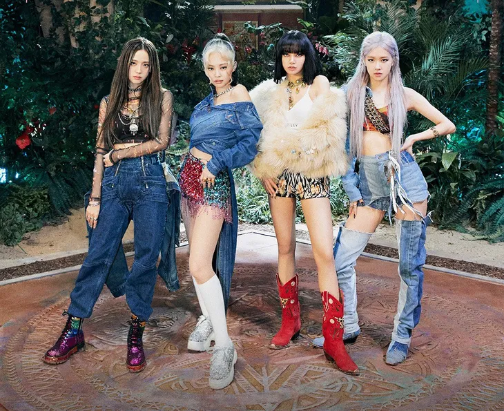 BLACKPINK lại lập kỉ lục mới, vượt mặt Taylor Swift - Ảnh 2. BLACKPINK lại lập kỉ lục mới, vượt mặt Taylor Swift - Ảnh 2.