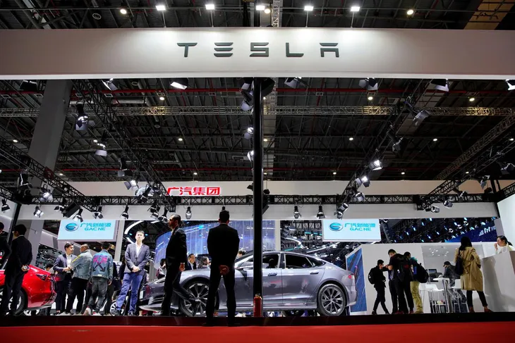 Vượt Toyota, Tesla trở thành hãng ô tô có vốn hóa lớn nhất thế giới - Ảnh 1. Vượt Toyota, Tesla trở thành hãng ô tô có vốn hóa lớn nhất thế giới - Ảnh 1.