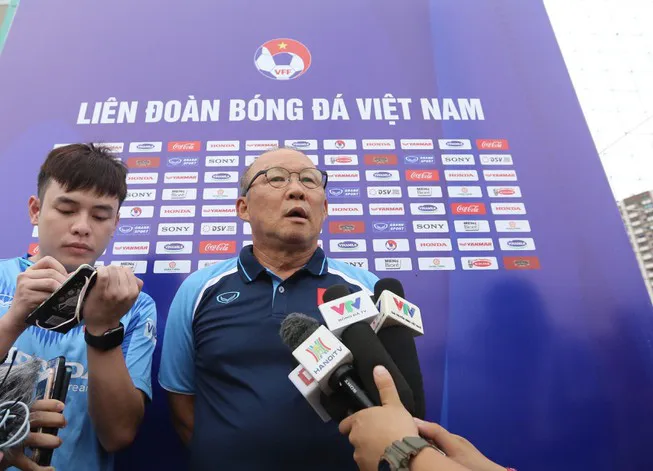 HLV Park Hang-seo: Cầu thủ cần phải thể hiện tốt khả năng chơi bóng ở vị trí của mình - Ảnh 2. HLV Park Hang-seo: Cầu thủ cần phải thể hiện tốt khả năng chơi bóng ở vị trí của mình - Ảnh 2.