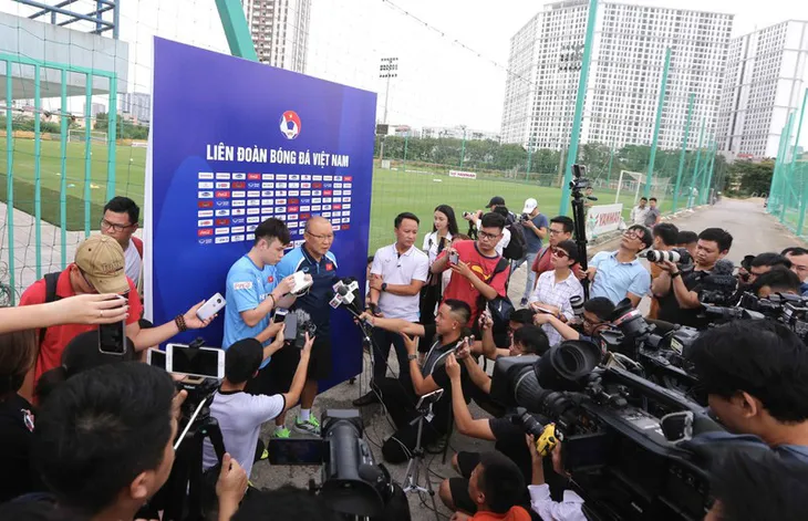 HLV Park Hang-seo: Có nên chăng hạn chế ngoại binh, tăng suất đá cho các cầu thủ trẻ hay không? - Ảnh 1. HLV Park Hang-seo: Có nên chăng hạn chế ngoại binh, tăng suất đá cho các cầu thủ trẻ hay không? - Ảnh 1.
