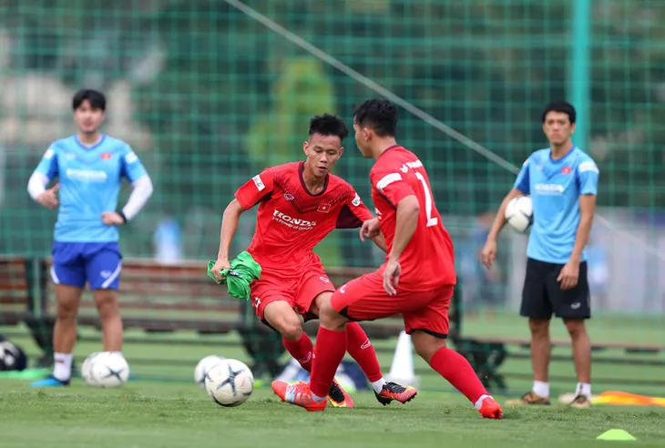 HLV Park Hang-seo: Có nên chăng hạn chế ngoại binh, tăng suất đá cho các cầu thủ trẻ hay không? - Ảnh 2. HLV Park Hang-seo: Có nên chăng hạn chế ngoại binh, tăng suất đá cho các cầu thủ trẻ hay không? - Ảnh 2.
