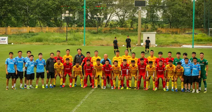 HLV Park Hang-seo: Cầu thủ cần phải thể hiện tốt khả năng chơi bóng ở vị trí của mình - Ảnh 1. HLV Park Hang-seo: Cầu thủ cần phải thể hiện tốt khả năng chơi bóng ở vị trí của mình - Ảnh 1.