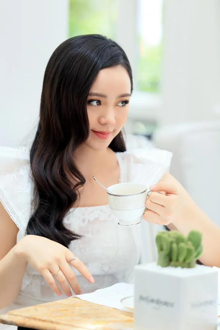 Quỳnh Kool hóa tiểu thư yêu kiều trong bộ ảnh mới - Ảnh 1. Quỳnh Kool hóa tiểu thư yêu kiều trong bộ ảnh mới - Ảnh 1.