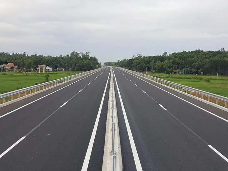 Đấu thầu 5 dự án cao tốc Bắc-Nam: Không yêu cầu nhà đầu tư phải có năng lực quản lý, vận hành - Ảnh 1. Đấu thầu 5 dự án cao tốc Bắc-Nam: Không yêu cầu nhà đầu tư phải có năng lực quản lý, vận hành - Ảnh 1.
