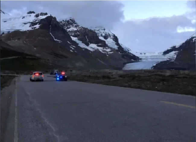 Lật xe bus chở khách tham quan tại Canada, hàng chục người thương vong - Ảnh 2. Lật xe bus chở khách tham quan tại Canada, hàng chục người thương vong - Ảnh 2.
