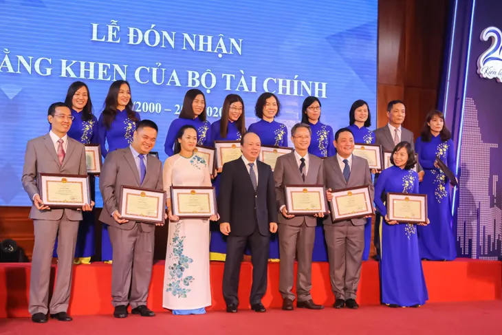 Thủ tướng đánh cồng kỷ niệm 20 năm hoạt động Sở Giao dịch Chứng khoán TP.HCM - Ảnh 6. Thủ tướng đánh cồng kỷ niệm 20 năm hoạt động Sở Giao dịch Chứng khoán TP.HCM - Ảnh 6.