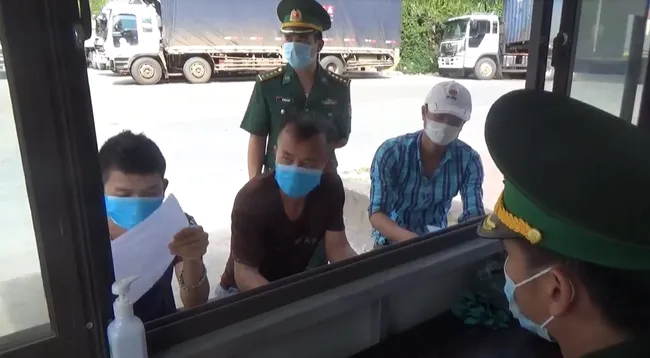 Dịch COVID-19 vẫn đang diễn biến khó lường - Ảnh 2. Dịch COVID-19 vẫn đang diễn biến khó lường - Ảnh 2.