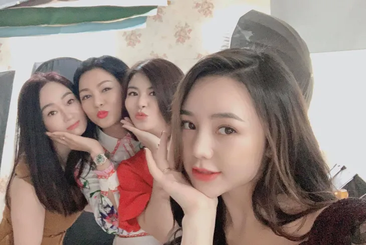 Những cặp tình địch trong Đừng bắt em phải quên lại có lúc thân thiết như thế này - Ảnh 5. Những cặp tình địch trong Đừng bắt em phải quên lại có lúc thân thiết như thế này - Ảnh 5.