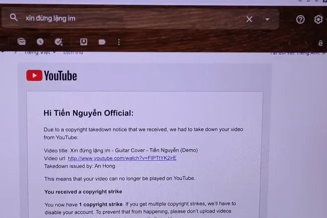 Giáo viên dạy đàn online sốc khi bị Youtube xóa kênh - Ảnh 1. Giáo viên dạy đàn online sốc khi bị Youtube xóa kênh - Ảnh 1.