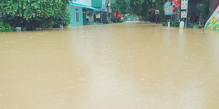 Mưa lớn ở Hà Giang, Lào Cai: Đường biến thành sông, 2 người tử vong - Ảnh 1. Mưa lớn ở Hà Giang, Lào Cai: Đường biến thành sông, 2 người tử vong - Ảnh 1.