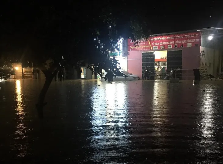 Mưa lớn ở Hà Giang, Lào Cai: Đường biến thành sông, 2 người tử vong - Ảnh 3. Mưa lớn ở Hà Giang, Lào Cai: Đường biến thành sông, 2 người tử vong - Ảnh 3.