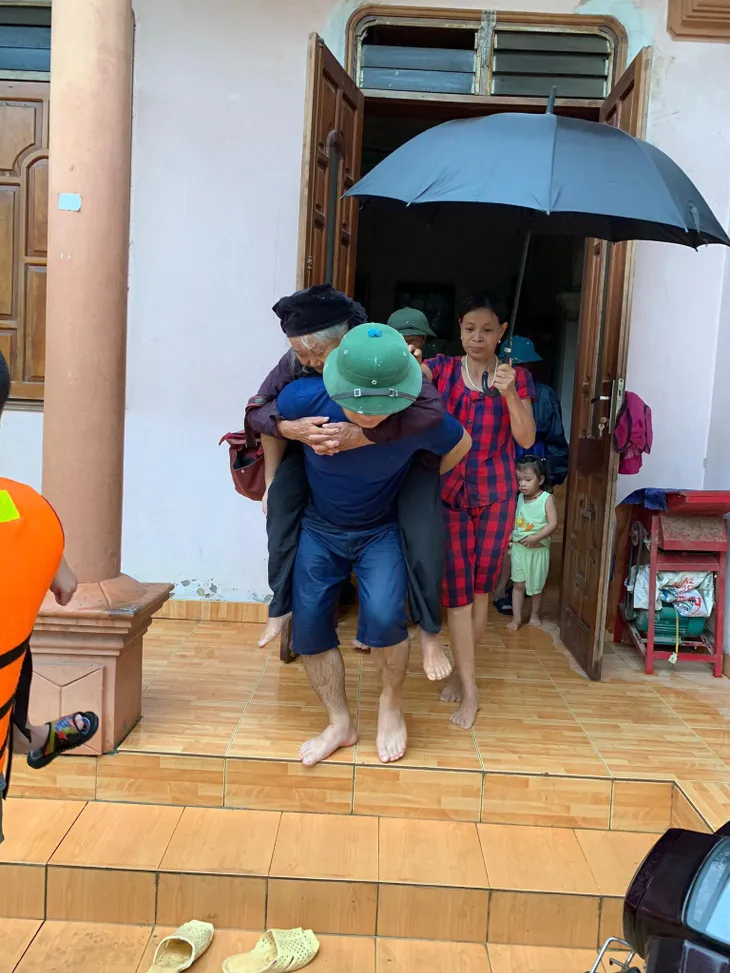 Sau mưa lớn, ngập sâu, Hà Giang tập trung hỗ trợ người dân, khắc phục hậu quả - Ảnh 3. Sau mưa lớn, ngập sâu, Hà Giang tập trung hỗ trợ người dân, khắc phục hậu quả - Ảnh 3.
