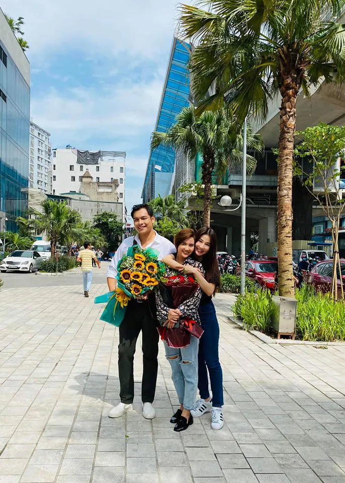 Diễm My gửi ngàn lời yêu thương và cảm ơn đến đoàn làm phim Tình yêu và tham vọng - Ảnh 2. Diễm My gửi ngàn lời yêu thương và cảm ơn đến đoàn làm phim Tình yêu và tham vọng - Ảnh 2.
