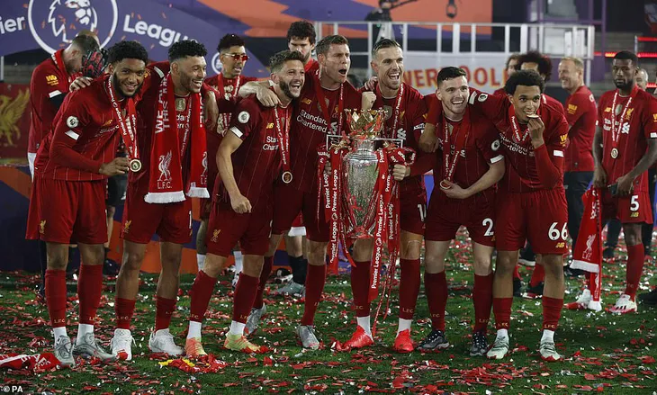 ẢNH: Lễ ăn mừng chức vô địch Ngoại hạng Anh rực rỡ của Liverpool - Ảnh 10. ẢNH: Lễ ăn mừng chức vô địch Ngoại hạng Anh rực rỡ của Liverpool - Ảnh 10.