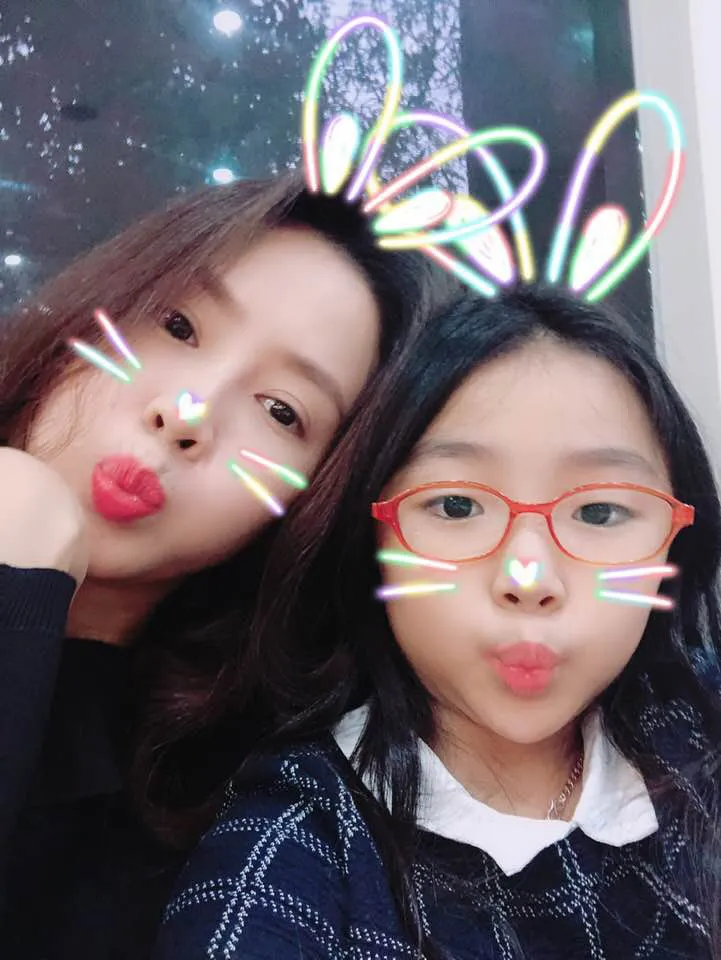 Thoải mái chia sẻ ảnh con nhưng Hồng Diễm giữ bí mật ông xã đến cùng - Ảnh 4. Thoải mái chia sẻ ảnh con nhưng Hồng Diễm giữ bí mật ông xã đến cùng - Ảnh 4.