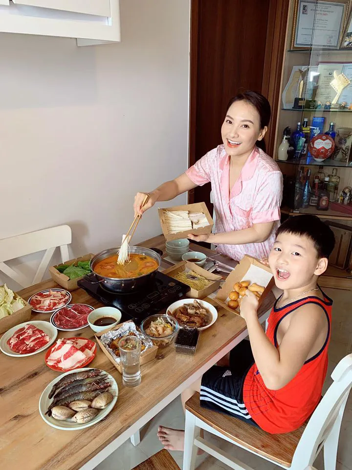 Những cuộc hôn nhân bền chặt của Bảo Thanh, Lã Thanh Huyền, Hồng Đăng, Hồng Diễm - Ảnh 3. Những cuộc hôn nhân bền chặt của Bảo Thanh, Lã Thanh Huyền, Hồng Đăng, Hồng Diễm - Ảnh 3.