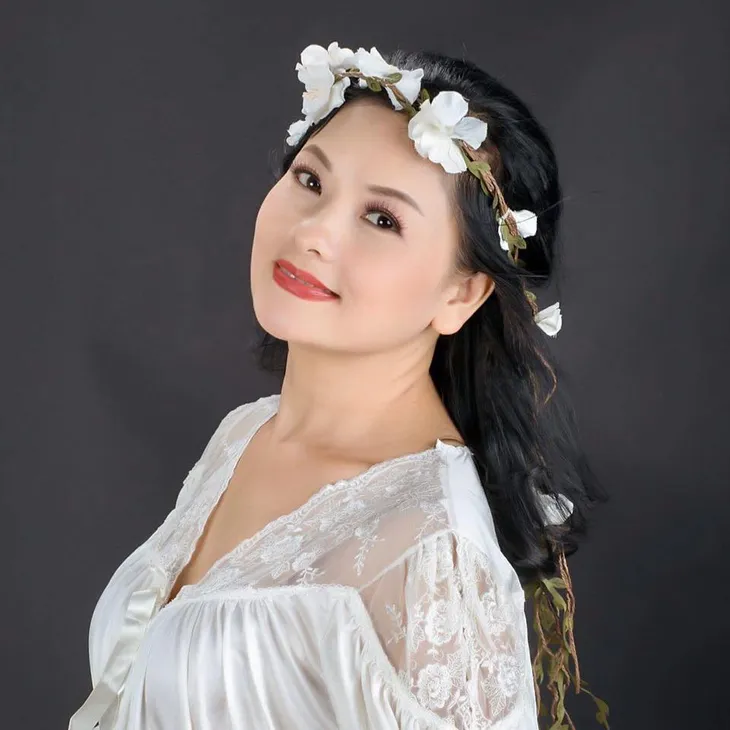 Vẻ đẹp gợi cảm, trẻ trung ở tuổi 51 của NSND Thu Quế - Ảnh 13. Vẻ đẹp gợi cảm, trẻ trung ở tuổi 51 của NSND Thu Quế - Ảnh 13.