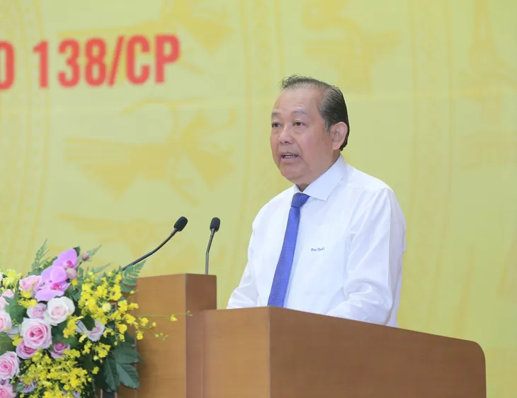 Một bộ phận cán bộ công chức buông lỏng quản lý, tha hóa, biến chất tiếp tay cho tội phạm - Ảnh 1.