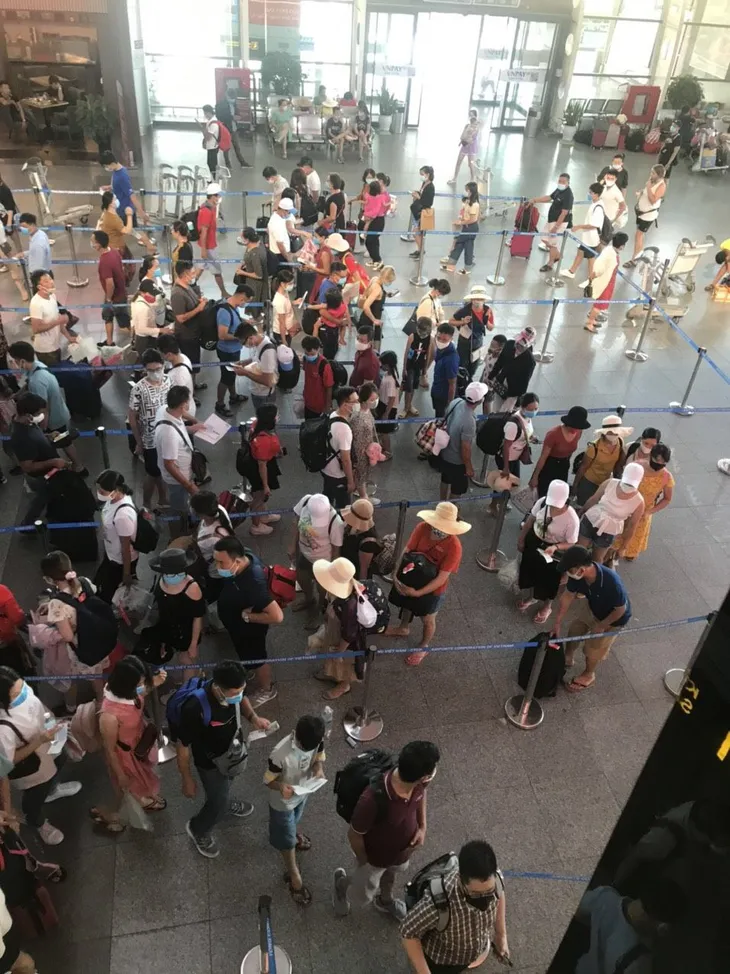 Không có chuyện sân bay Đà Nẵng thất thủ sau khi phát hiện ca nghi mắc COVID-19 - Ảnh 2. Không có chuyện sân bay Đà Nẵng thất thủ sau khi phát hiện ca nghi mắc COVID-19 - Ảnh 2.