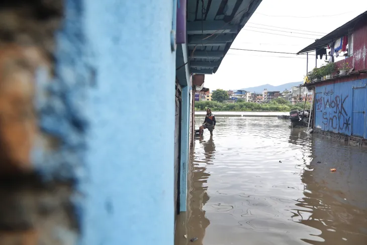 Lũ lụt và lở đất gây thiệt hại lớn tại Nepal, ít nhất 132 người thiệt mạng - Ảnh 2. Lũ lụt và lở đất gây thiệt hại lớn tại Nepal, ít nhất 132 người thiệt mạng - Ảnh 2.