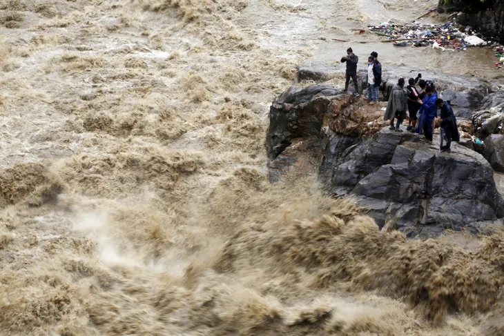 Lũ lụt và lở đất gây thiệt hại lớn tại Nepal, ít nhất 132 người thiệt mạng - Ảnh 1. Lũ lụt và lở đất gây thiệt hại lớn tại Nepal, ít nhất 132 người thiệt mạng - Ảnh 1.