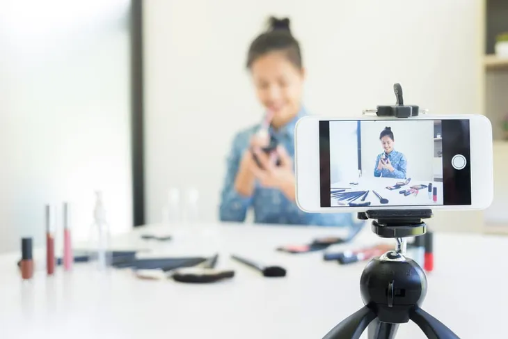 Cảnh báo bị đánh cắp thông tin cá nhân khi xem livestream bán hàng - Ảnh 1. Cảnh báo bị đánh cắp thông tin cá nhân khi xem livestream bán hàng - Ảnh 1.