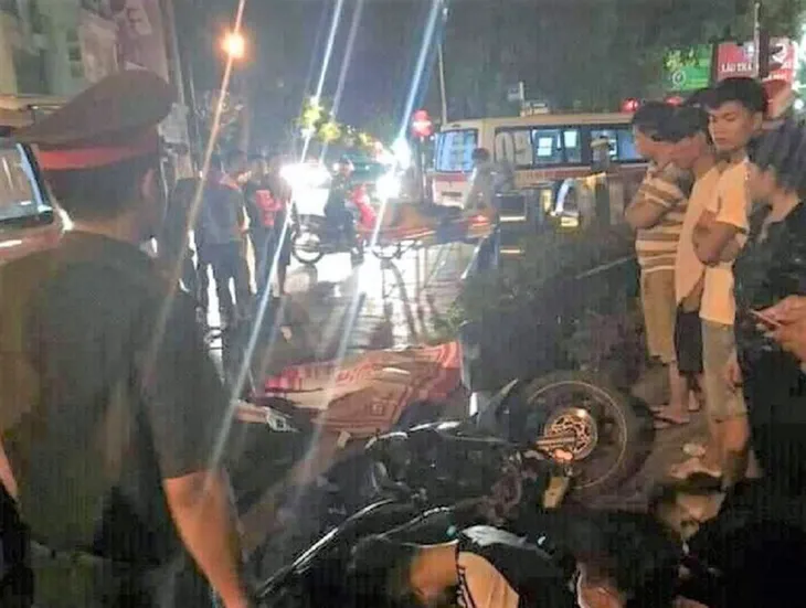 Bị “quái xế” tông, nam thanh niên ngồi sau xe ôm tử vong tại chỗ - Ảnh 1. Bị “quái xế” tông, nam thanh niên ngồi sau xe ôm tử vong tại chỗ - Ảnh 1.