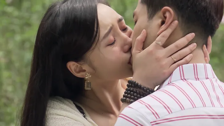 Đừng bắt em phải quên - Tập 30: Ngọc chủ động hôn Duy trong nước mắt, kết phim ngọt ngào - Ảnh 15. Đừng bắt em phải quên - Tập 30: Ngọc chủ động hôn Duy trong nước mắt, kết phim ngọt ngào - Ảnh 15.