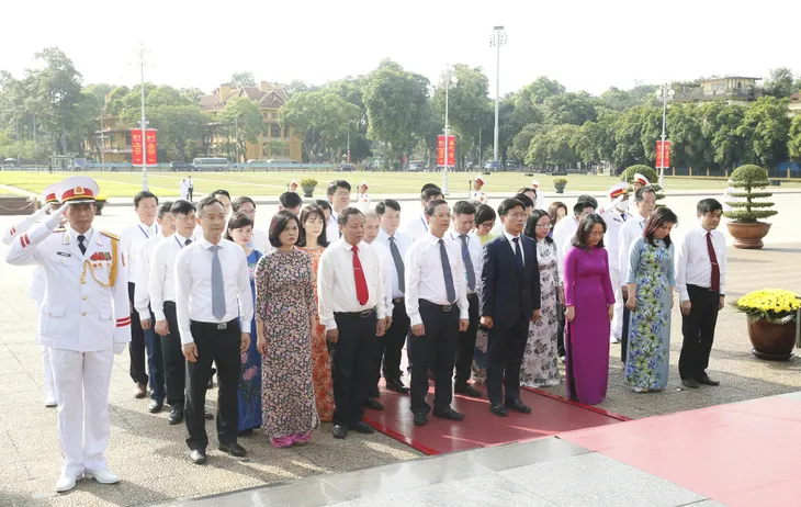 Lãnh đạo Đảng, Nhà nước đặt vòng hoa, tưởng niệm các anh hùng liệt sỹ nhân ngày 27/7 - Ảnh 1. Lãnh đạo Đảng, Nhà nước đặt vòng hoa, tưởng niệm các anh hùng liệt sỹ nhân ngày 27/7 - Ảnh 1.