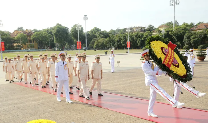 Lãnh đạo Đảng, Nhà nước đặt vòng hoa, tưởng niệm các anh hùng liệt sỹ nhân ngày 27/7 - Ảnh 3. Lãnh đạo Đảng, Nhà nước đặt vòng hoa, tưởng niệm các anh hùng liệt sỹ nhân ngày 27/7 - Ảnh 3.