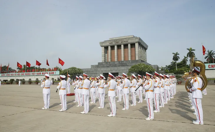 Lãnh đạo Đảng, Nhà nước đặt vòng hoa, tưởng niệm các anh hùng liệt sỹ nhân ngày 27/7 - Ảnh 2. Lãnh đạo Đảng, Nhà nước đặt vòng hoa, tưởng niệm các anh hùng liệt sỹ nhân ngày 27/7 - Ảnh 2.