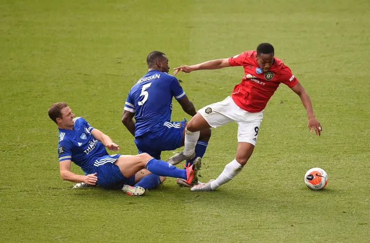 Leicester City 0-2 Man Utd: Fernandes tỏa sáng, Quỷ đỏ giành suất dự Champions League - Ảnh 5. Leicester City 0-2 Man Utd: Fernandes tỏa sáng, Quỷ đỏ giành suất dự Champions League - Ảnh 5.
