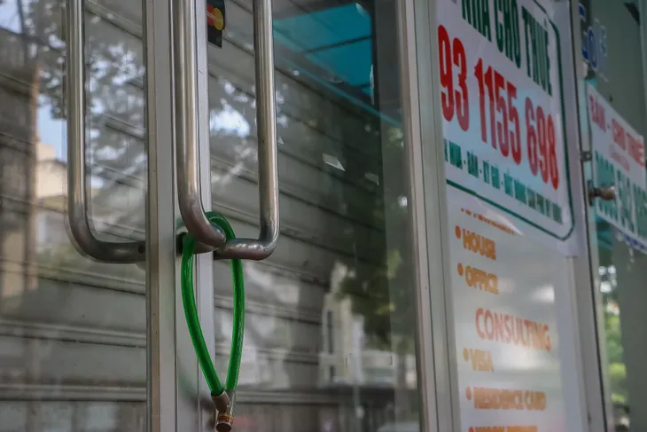 Phố Hàn Quốc ở TP.HCM “xơ xác” sau dịch COVID-19 - Ảnh 10.