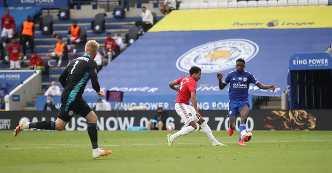 Leicester City 0-2 Man Utd: Fernandes tỏa sáng, Quỷ đỏ giành suất dự Champions League - Ảnh 7. Leicester City 0-2 Man Utd: Fernandes tỏa sáng, Quỷ đỏ giành suất dự Champions League - Ảnh 7.