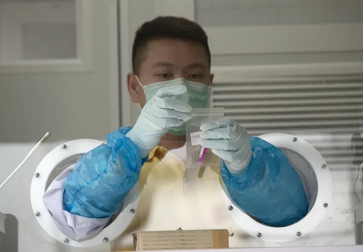 Thái Lan sẽ có vaccine COVID-19 vào giữa năm 2021 - Ảnh 1. Thái Lan sẽ có vaccine COVID-19 vào giữa năm 2021 - Ảnh 1.