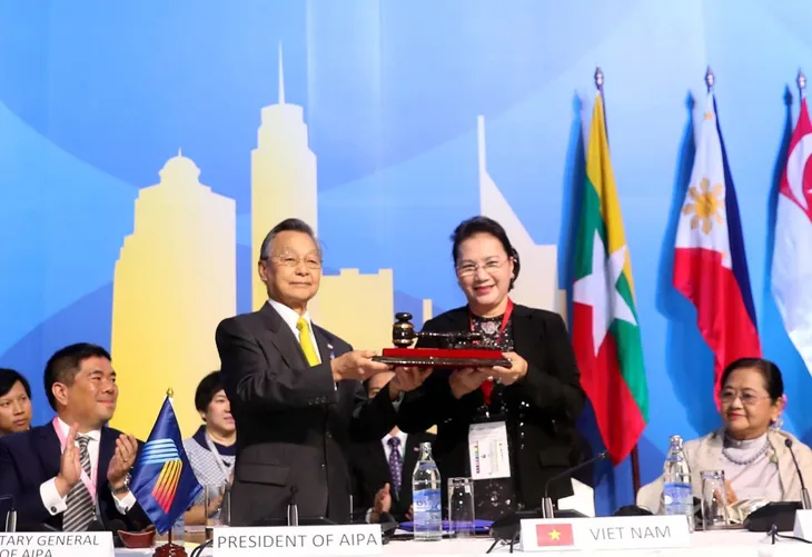 25 năm Việt Nam đồng hành với ASEAN - 1/4 thế kỷ cùng phát triển và lớn mạnh - Ảnh 2. 25 năm Việt Nam đồng hành với ASEAN - 1/4 thế kỷ cùng phát triển và lớn mạnh - Ảnh 2.