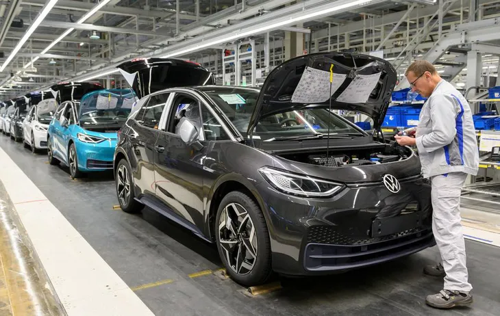 Khách hàng Mỹ nhận gần 10 tỷ USD tiền bồi thường từ Volkswagen - Ảnh 1. Khách hàng Mỹ nhận gần 10 tỷ USD tiền bồi thường từ Volkswagen - Ảnh 1.
