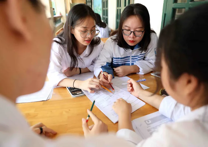 Kỳ thi tốt nghiệp THPT 2020 vẫn diễn ra như dự kiến và chia làm 2 đợt - Ảnh 1. Kỳ thi tốt nghiệp THPT 2020 vẫn diễn ra như dự kiến và chia làm 2 đợt - Ảnh 1.